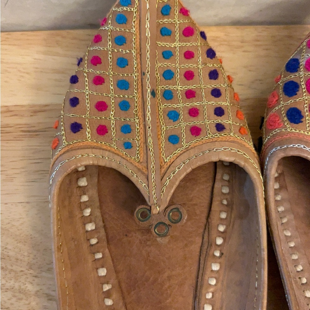 Handmade Leather Punjabi Jutti Shoes vibrant, multi-colored - Picture 4 of 8